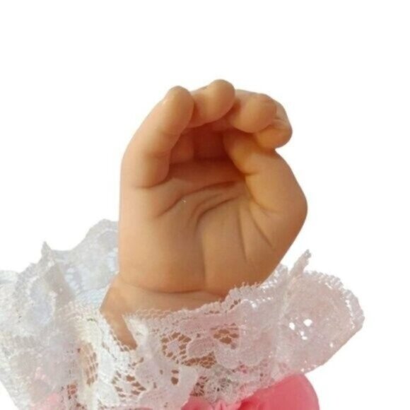 Vintage Exclusive Collector's Doll Dressed in Pink with White Lace Trim & Bonnet - Picture 8 of 12